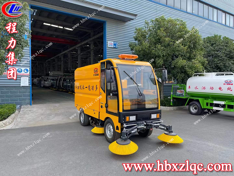 程力集團(tuán)吸掃一體的掃路車，更高程度保證駕駛員安全工作！